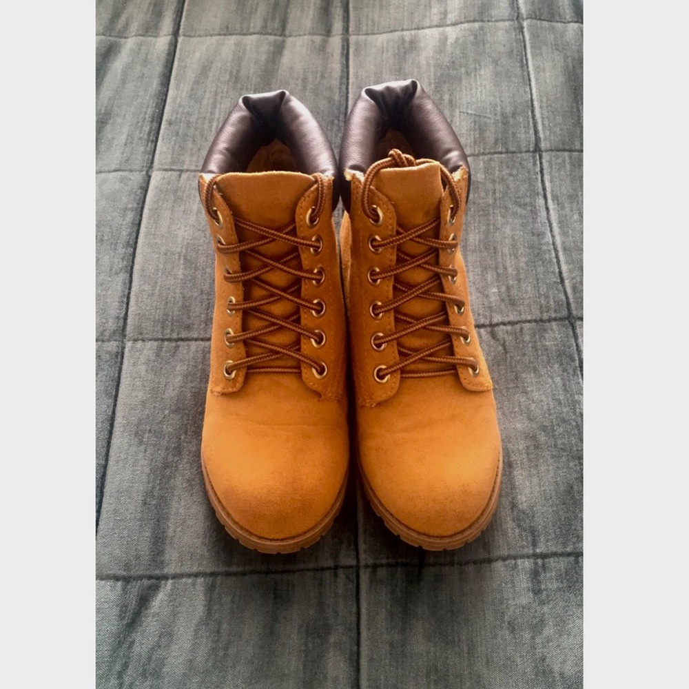 Faux Timberland boots by Soda